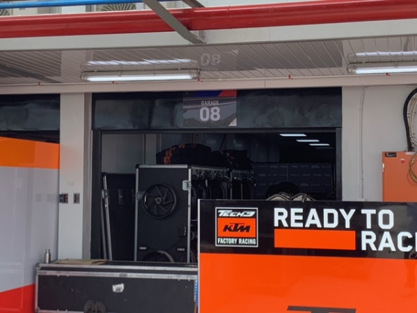 H-1 Jelang Tes Pramusim motoGP 2022 di Sirkuit Mandalika: Ini Beda Penampakan Paddock Marc Marquez dan Quartararo