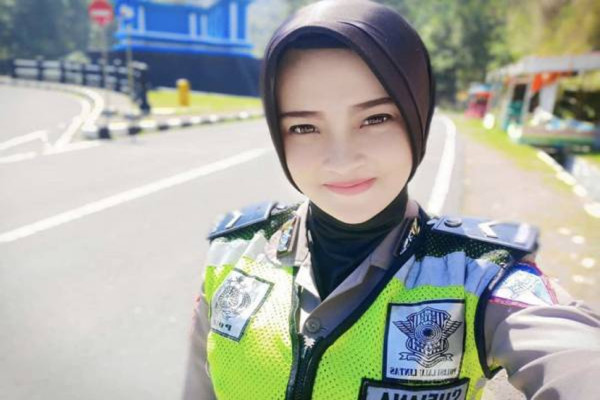 Profil Polwan Cantik Berhijab, Nomor 3 Pernah Jadi Pasukan PBB