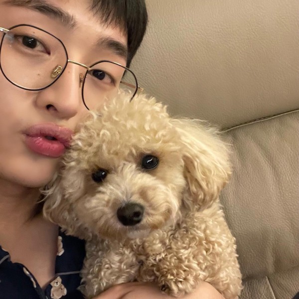 10 Idol K-Pop yang Adopsi Anjing Telantar, Ada yang Ditinggal di Pom Bensin
