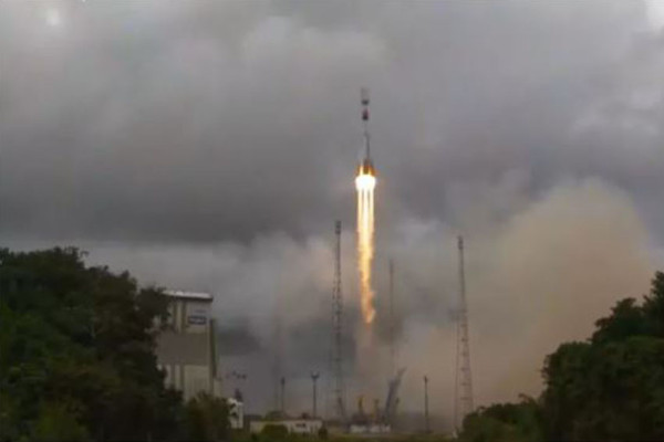 Peluncuran Pertama Arianespace Sukses, Gunakan Roket Soyuz Berisi 34 Satelit OneWeb