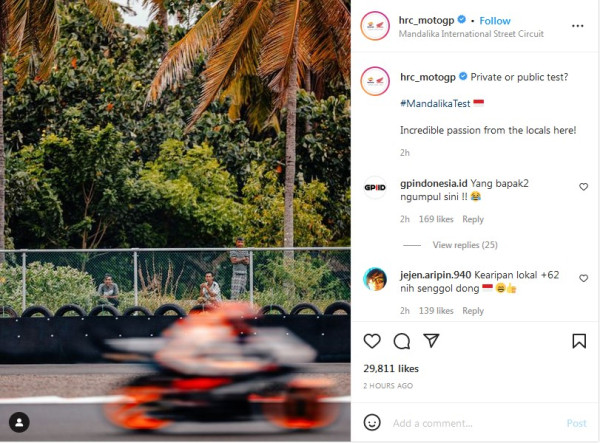 Repsol Honda Unggah Warga Nonton Tes Pramusim MotoGP 2002 dari Pinggir Lintasan, Netizen: Sebentar Lagi Naik Pohon Kelapa