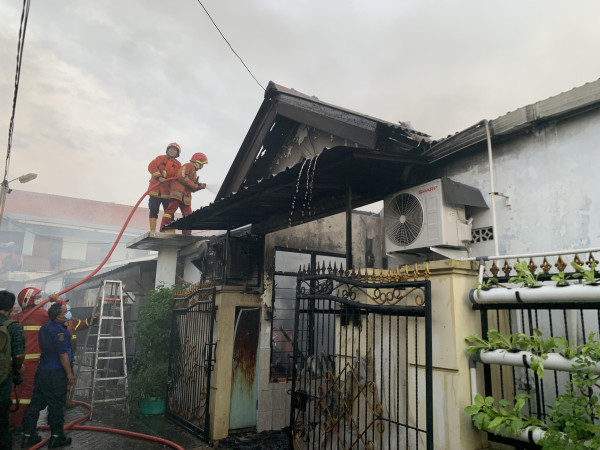 Kebakaran Hebat Hanguskan Rumah di Kompleks Lapas Tangerang
