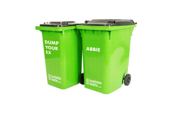 Buang Mantan Pada Tempatnya! Perusahaan Ini Terima Cetak Nama Eks Pacar di Tempat Sampah