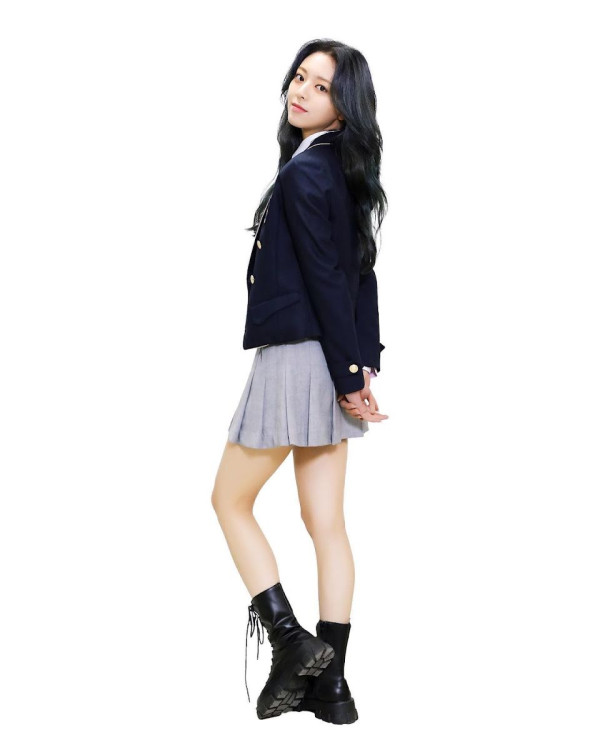 Yuna ITZY Lulus Sekolah, Foto Wisudanya Cantik Banget