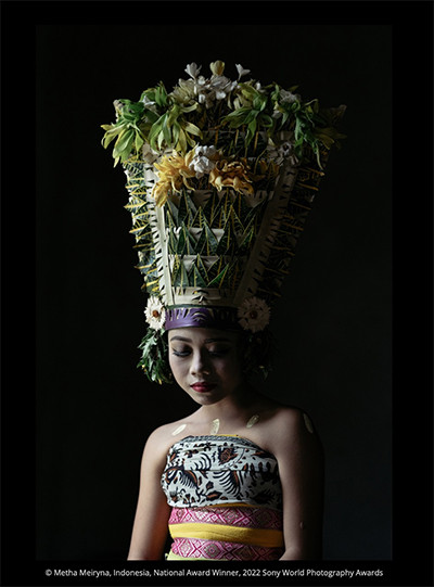 Metha Meiryna Raih Juara 1 Kontes Foto Dunia Regional Indonesia lewat Karya Rejang Dancer