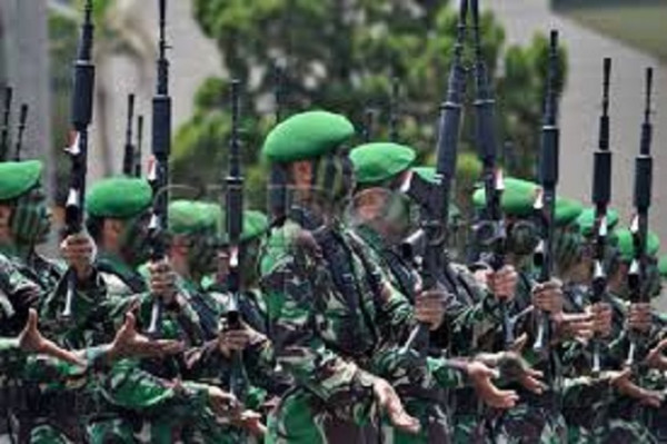 Gawat! Prajurit TNI Ngamuk, Komandan Diikat di Tiang Listrik