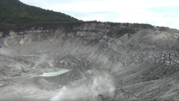Terkini Gunung Tangkuban Parahu, Terus Keluarkan Asap Tebal Kini Status Level 1