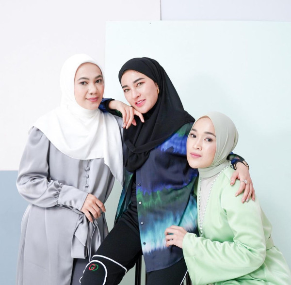 Shandy Purnamasari Boyong Mommy ASF dan Ririe Fairus ke Paris Fashion Week, Hadiah Jadi Wanita Kuat
