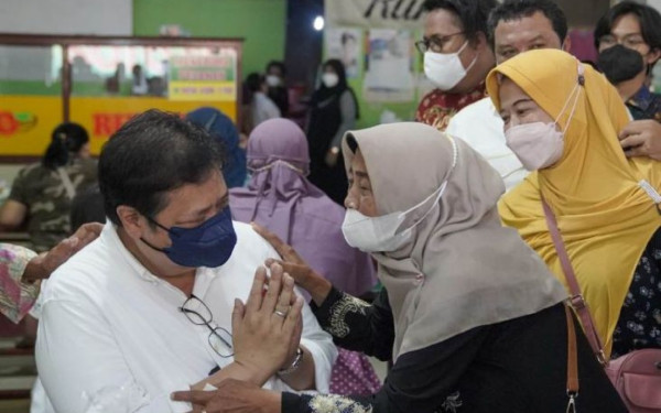 Doa Emak-Emak saat Bertemu Airlangga