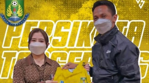 Prilly Latuconsina Pemilik Klub Sepak Bola Persikota Tangerang
