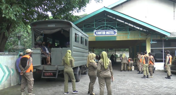 Razia Valentine, 14 Pasangan di Luar Nikah Digerebek Berduaan di Kamar Hotel di Surabaya