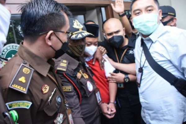 Divonis Penjara Seumur Hidup, Begini Reaksi Herry Wirawan Predator Seks Pemerkosa 13 Santri