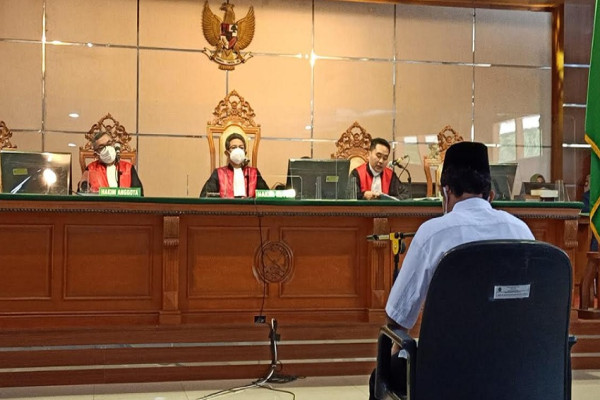 Divonis Penjara Seumur Hidup, Begini Reaksi Herry Wirawan Predator Seks Pemerkosa 13 Santri