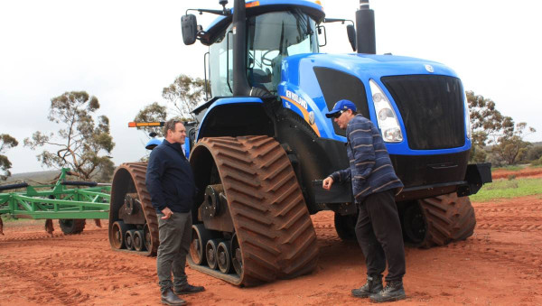 Traktor Terbesar di Dunia yang Bikin Takjub, Nomor 6 Juga Jualan di Indonesia