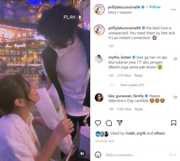 Reza Rahadian Beri Bunga dan Peluk Mesra, Prilly Latuconsina: The Best Love