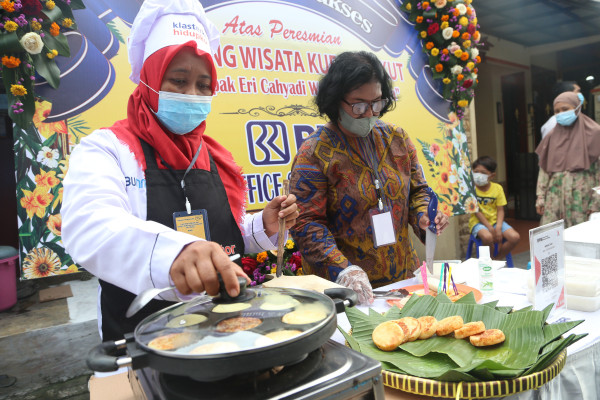 Dongkrak Ekonomi Warga Perkampungan, Pemko Surabaya Kembangkan Potensi Kampung Wisata Kue