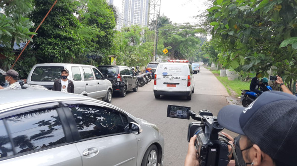 Detik-detik Jenazah Dorce Gamalama Diberangkatkan ke Pemakaman