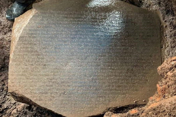 Lebih Tua dari Zaman Majapahit, Prasasti Beraksara Jawa Kuno Ini Berangka Tahun 859 Saka