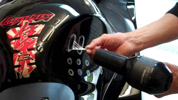 Cara Melepas Stiker Motor Agar Tidak Meninggalkan Bekas