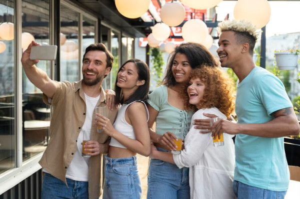 8 Mitos Hubungan Pertemanan, termasuk 'Friends Forever'