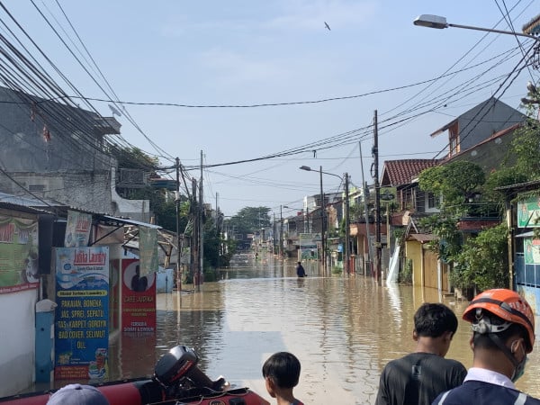Perumahan Pondok Gede Permai Bekasi Terendam Banjir, Akses Jalan Terputus