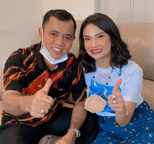 4 Artis Ini Sangat Dekat dengan Mertua, Nomor 3 Tinggal Kenangan