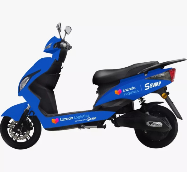 Kurir Lazada Gunakan Motor Listrik Smoot dengan Baterai yang Bisa Ditukar
