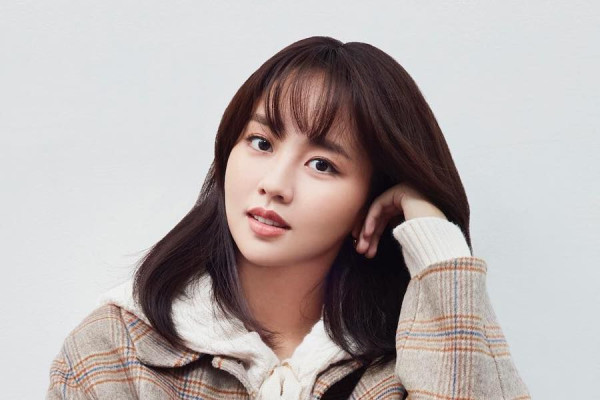 Song Kang Perankan Adegan Panas dengan 2 dari 4 Artis Cantik Ini
