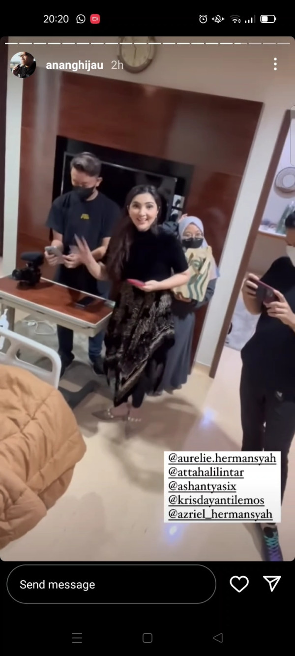 Anang Hermansyah Siskamling di Rumah Sakit Jelang Aurel Melahirkan