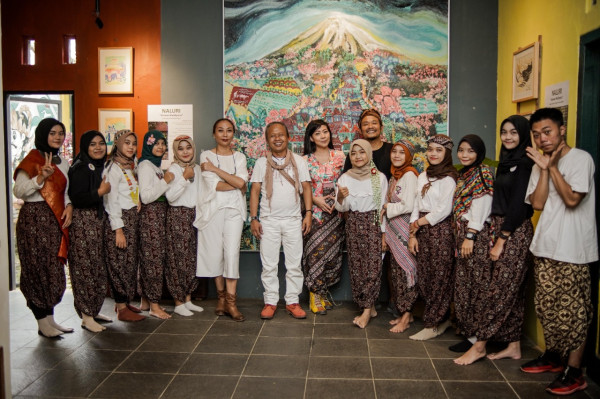 Naluri Klowor Waldiyono Menggelorakan Bahasa Ibu dari Desa Kartun Sidareja