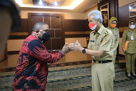 Jauh-jauh dari Manokwari, Bupati Hermous ‘Berguru’ ke Ganjar tentang Pencegahan Korupsi