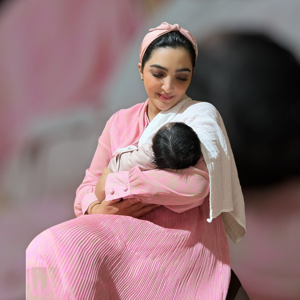 Sambut Kelahiran Cucu, Anang Hermansyah dan Keluarga Kompak Pakai Baju Pink