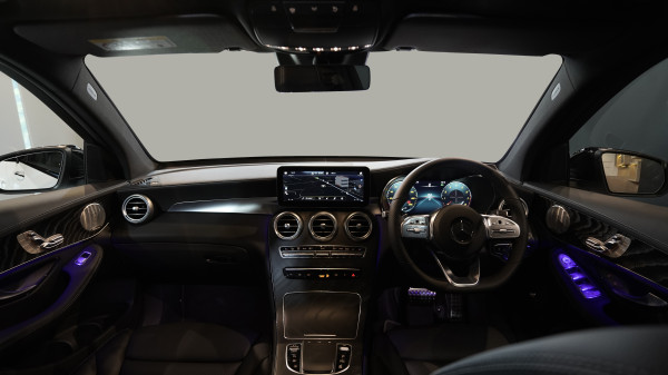 Goda Penggila SUV Mewah, Ini yang Perlu Diketahui dari Mercedes GLC Night Edition