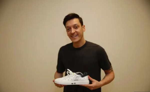Kekayaan Mesut Ozil dari Bisnis Kopi hingga Sepatu Merek Sendiri Dibuat di Indonesia!