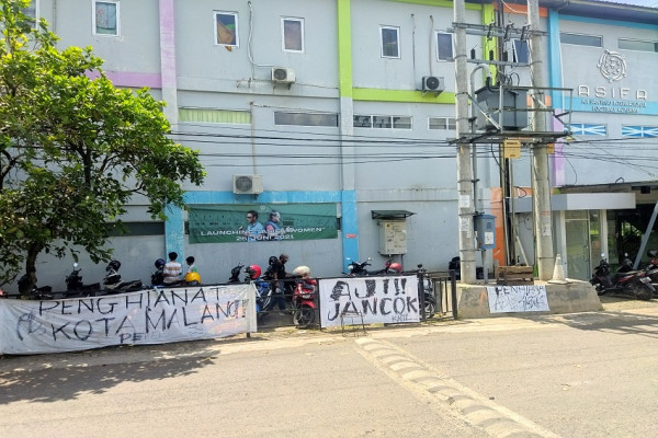 Sekolah Sepak Bola Aji Santoso Diserang Aksi Vandalisme, Diduga Buntut Kekalahan Arema FC dari Persebaya
