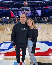 Pemilik Klub Basket NBA Hadiahkan Kendaraan Tempur di Ultah ke-16 Anak Kesayangan