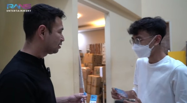 Raffi Ahmad Bagikan 50 Gram Emas untuk Karyawan, Harganya Capai Rp47 Juta