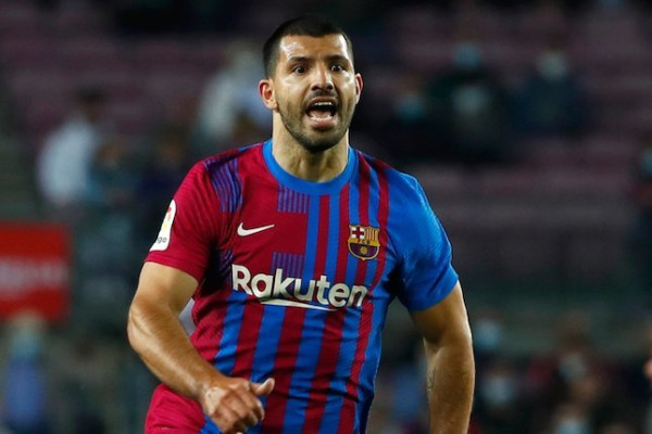 5 Pemain Sepak Bola Dunia yang Pensiun Muda, Salah Satunya karena Bayi Kembar