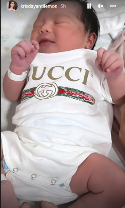 Krisdayanti Dandani Baby Ameena sang Cucu dengan T-shirt Gucci Rp2,6 Juta