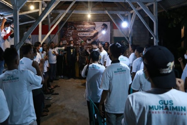 Keseruan Lomba Melukis Gus Muhaimin Capres 2024 Pakai Cethe di Batang Rokok