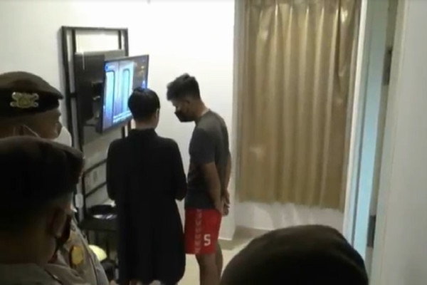 Asyik Berkeringat Tanpa Baju di Kamar Hotel, 3 Pasangan Ini Kaget Digedor Polisi