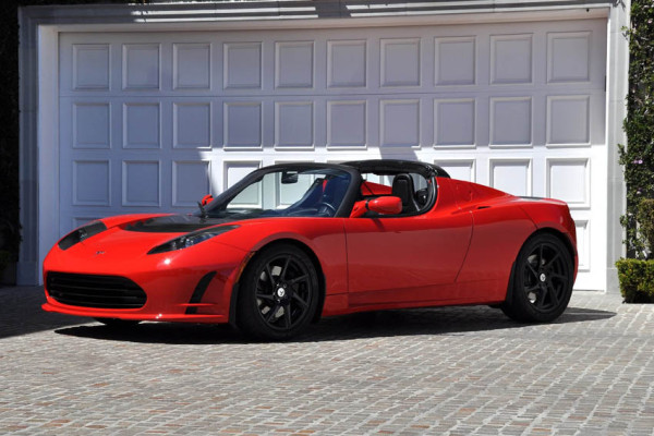 Terjual Rp3,6 Miliar, Tesla Roadster Catat Rekor Baru Penjualan Mobil Sport Listrik