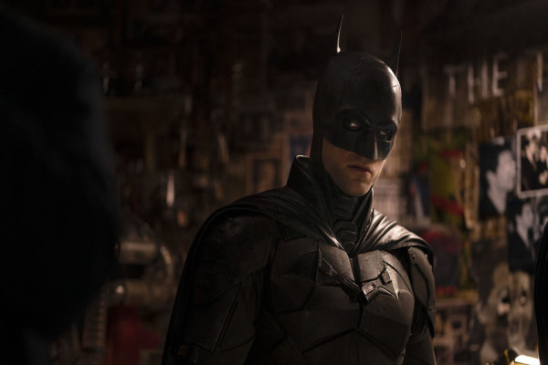 Review Film The Batman: Sherlock Holmes Berkostum Superhero