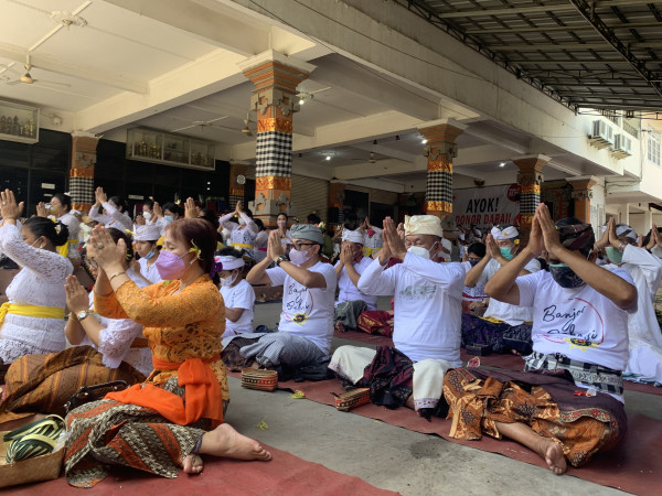 Jelang Nyepi, Umat Hindu Bekasi Gelar Tawur Kesanga di Pura Agung Tirta Buana