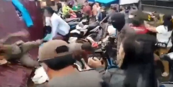 Ibu dan Anak Jadi Korban Keberingasan Petugas Satpol PP saat Tertibkan Pedagang