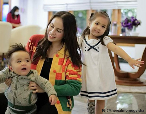 4 Artis Indonesia yang Pilih Lahirkan Anak di Luar Negeri, Nomor 3 Nggak Ketahuan Hamil