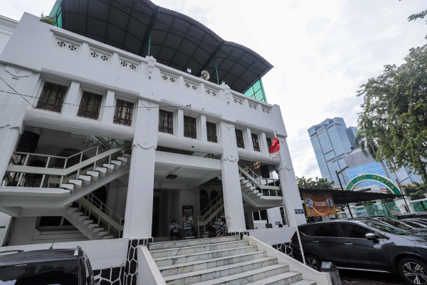 Sejarah Masjid Cut Meutia, Bangunan Bekas Kantor Real Estate Hindia Belanda