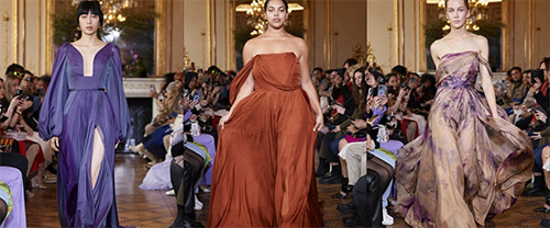 Potret Gaun Indah dalam Show Leanne Marshall Bersama MS Glow di Ajang Paris Fashion Week 2022