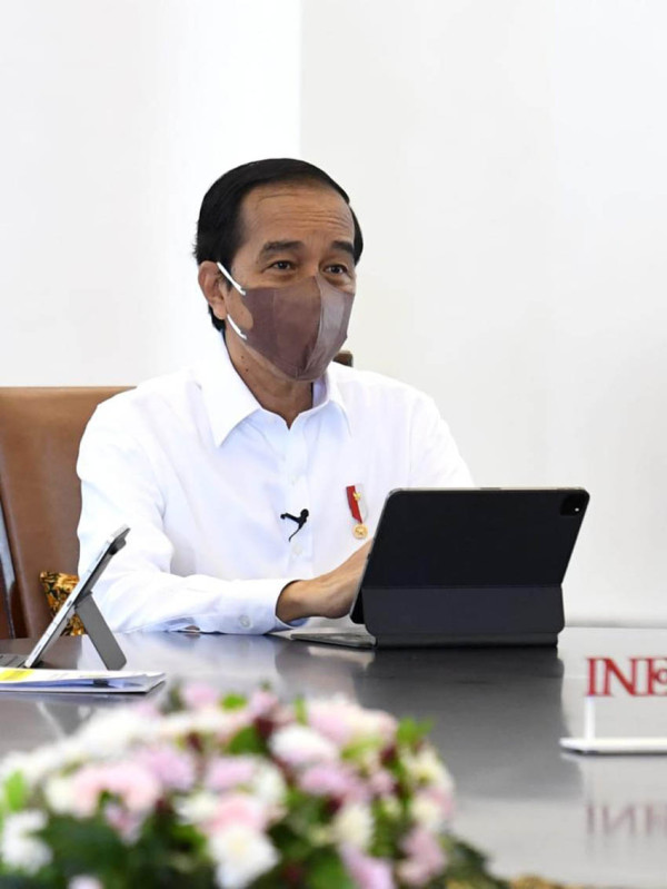Potret Jokowi Lapor SPT Pajak Tahunan secara Daring Sambil Diliatin Sri Mulyani