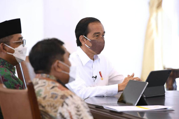 Potret Jokowi Lapor SPT Pajak Tahunan secara Daring Sambil Diliatin Sri Mulyani